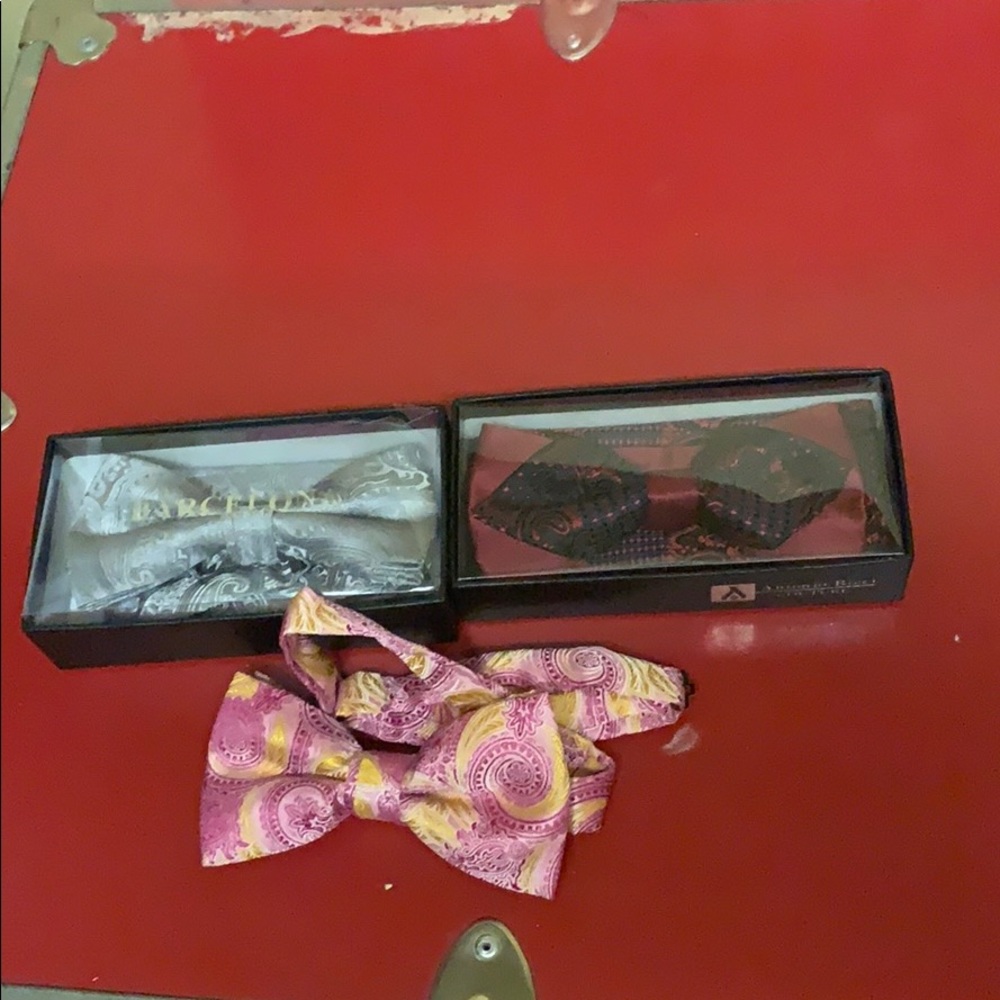 3 set bow tie. Premium brands never worn.